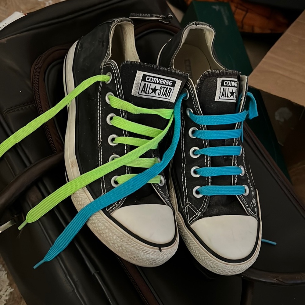 Used size 9 black converse